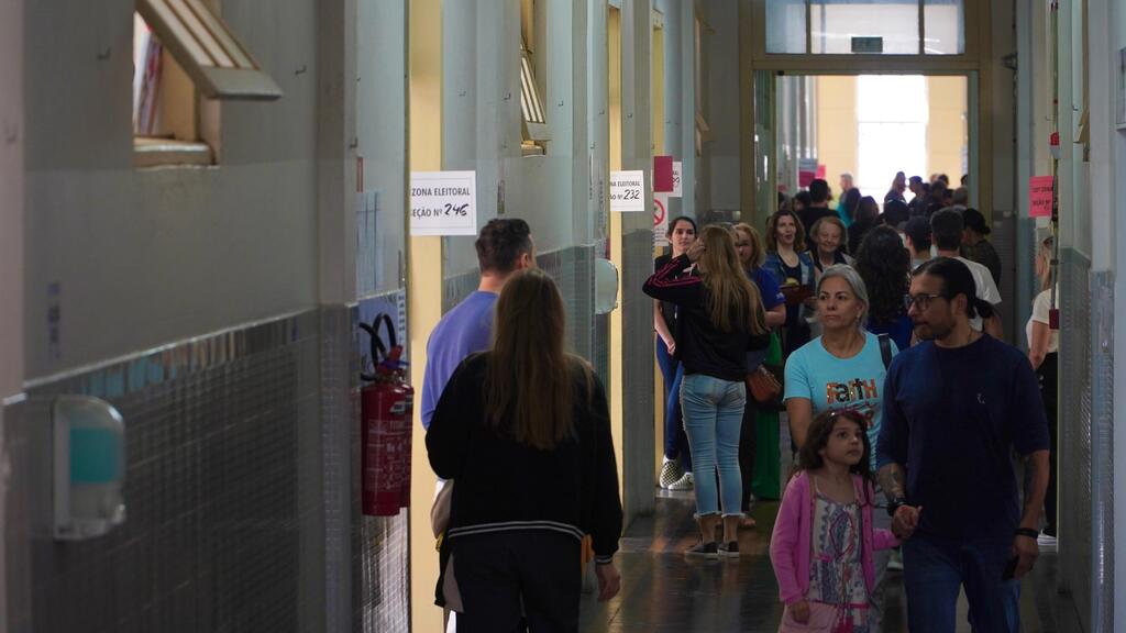 Poucas filas e tranquilidade: como foi a votação em Santa Maria na manhã deste domingo