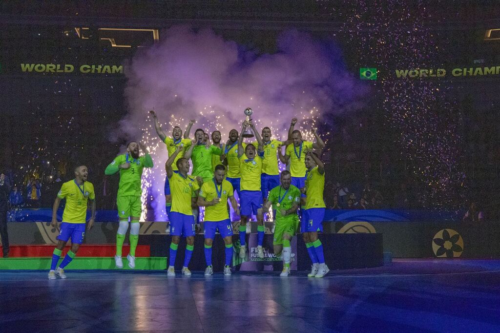 título imagem Brasil derrota a Argentina e garante o hexa da Copa do Mundo de Futsal