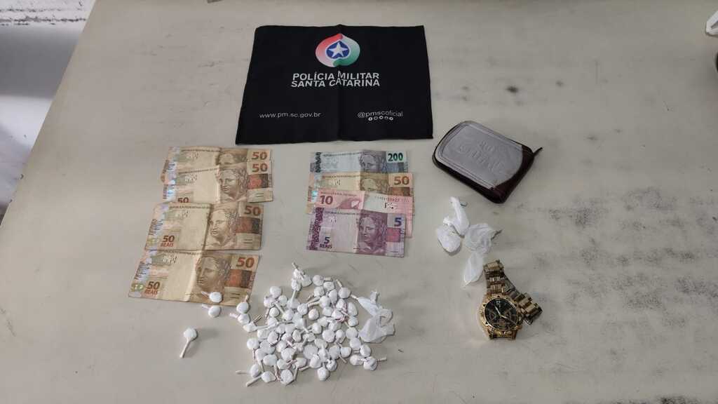 INDIVÍDUO É PRESO EM SÃO JOÃO DO SUL POR TRÁFICO DE DROGAS