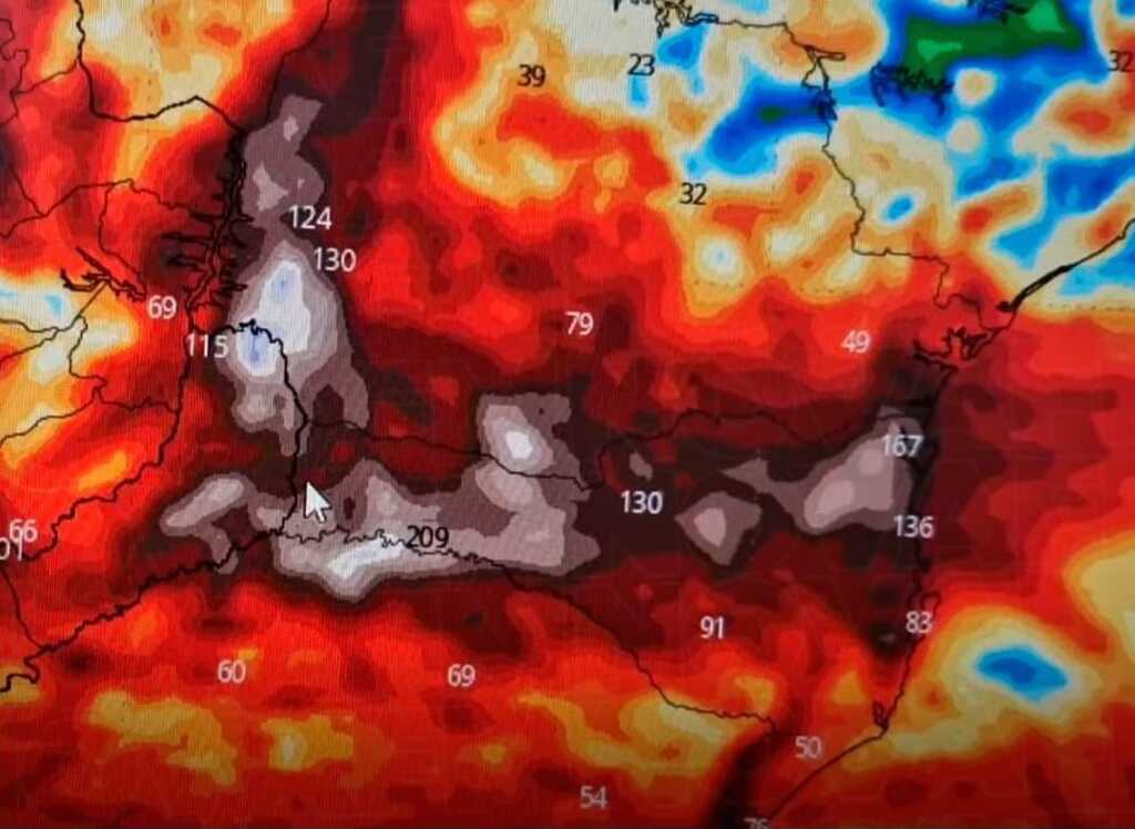 Segundo alguns modelos meteorológicos, a região do Vale do Itajaí está em alerta para o risco de enchente