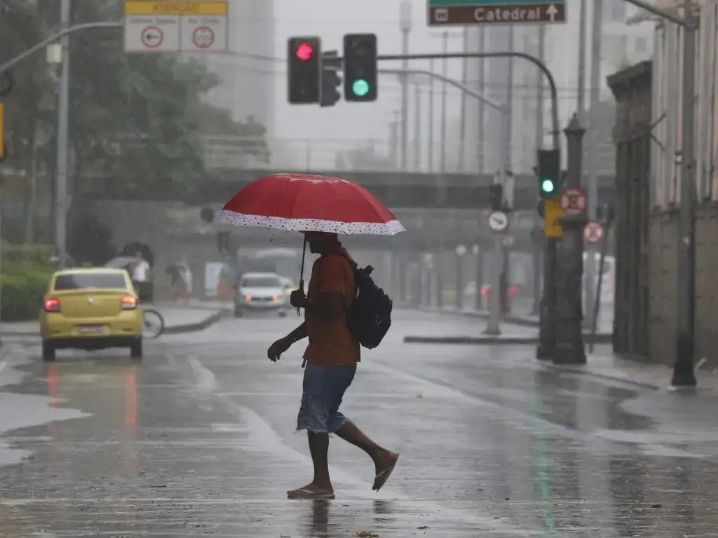 Semana começa com tempo instável em Santa Catarina e risco de temporais isolados