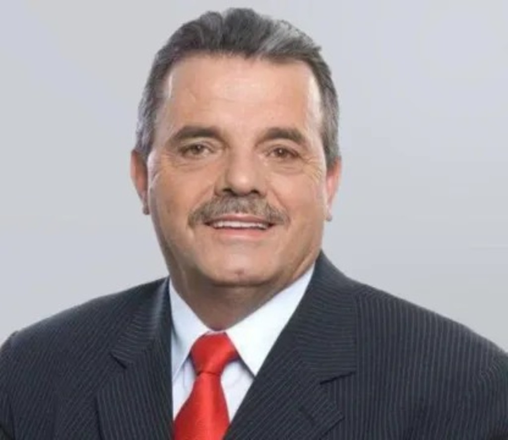 Eleito por 12 vezes seguidas, vereador catarinense completará 52 anos no cargo.