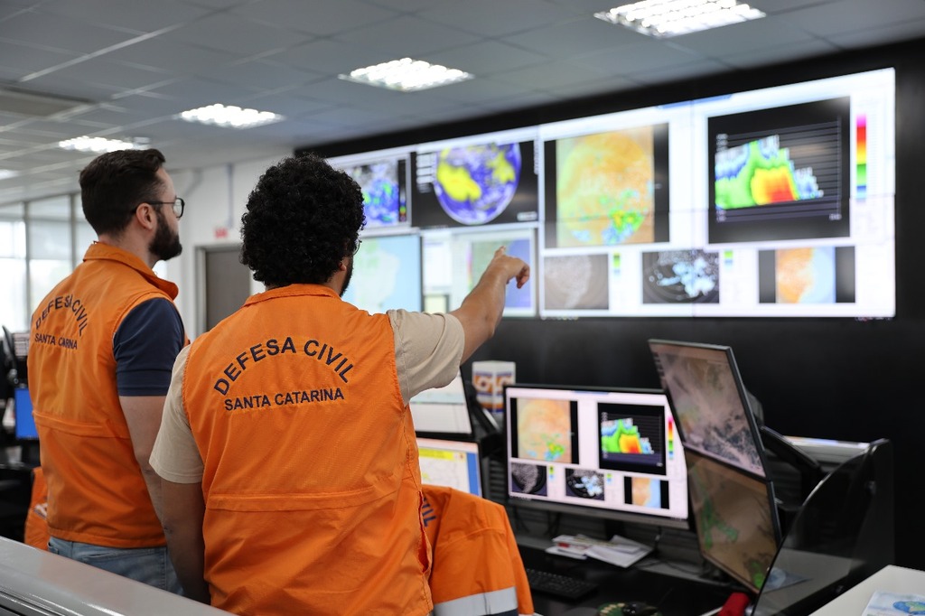 Defesa Civil emite alerta para chuva volumosa em quase todas as regiões de Santa Catarina