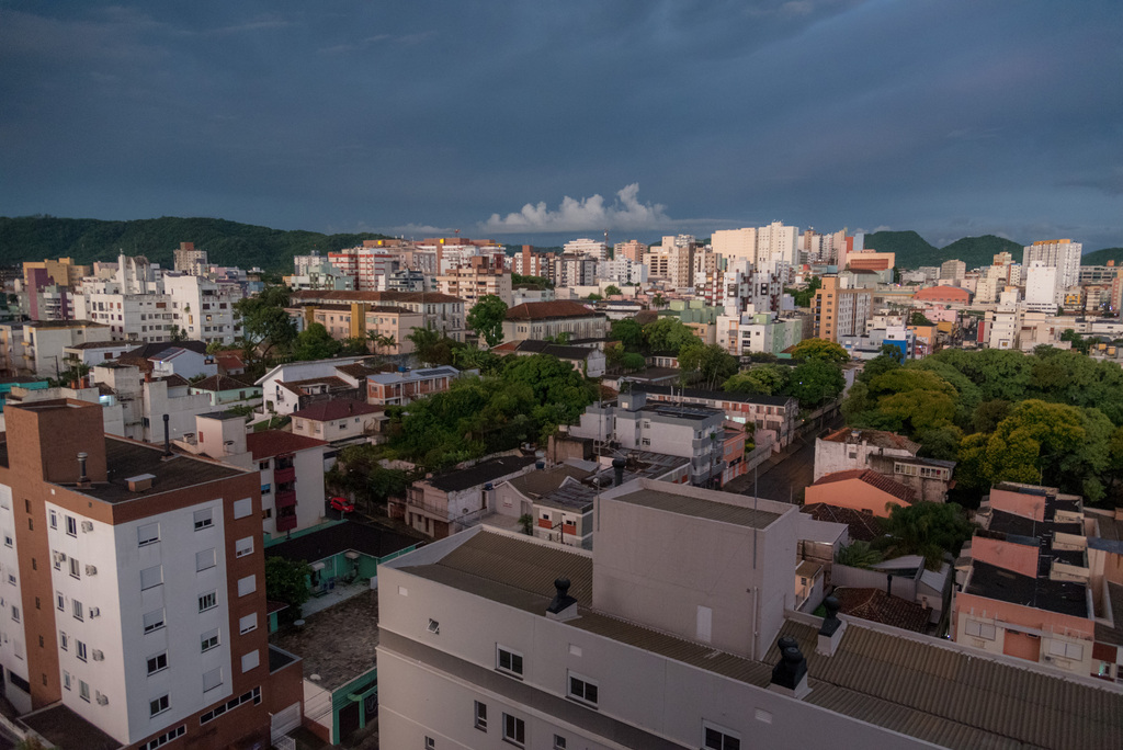 Quarta-feira indica tempo nublado e pode ter garoa; sol retorna no fim de semana