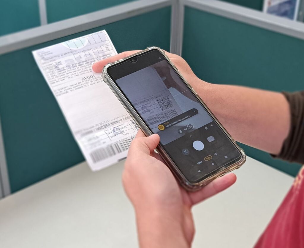 Divulgação / Casan - O pagamento via PIX pode ser feito escaneando um QRCode na fatura