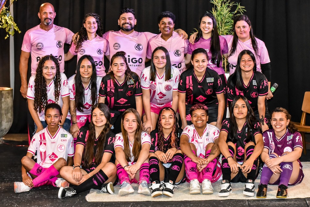 Inter-SM lança uniformes para o Gauchão Feminino Sub-17 e apresenta elenco para a competição