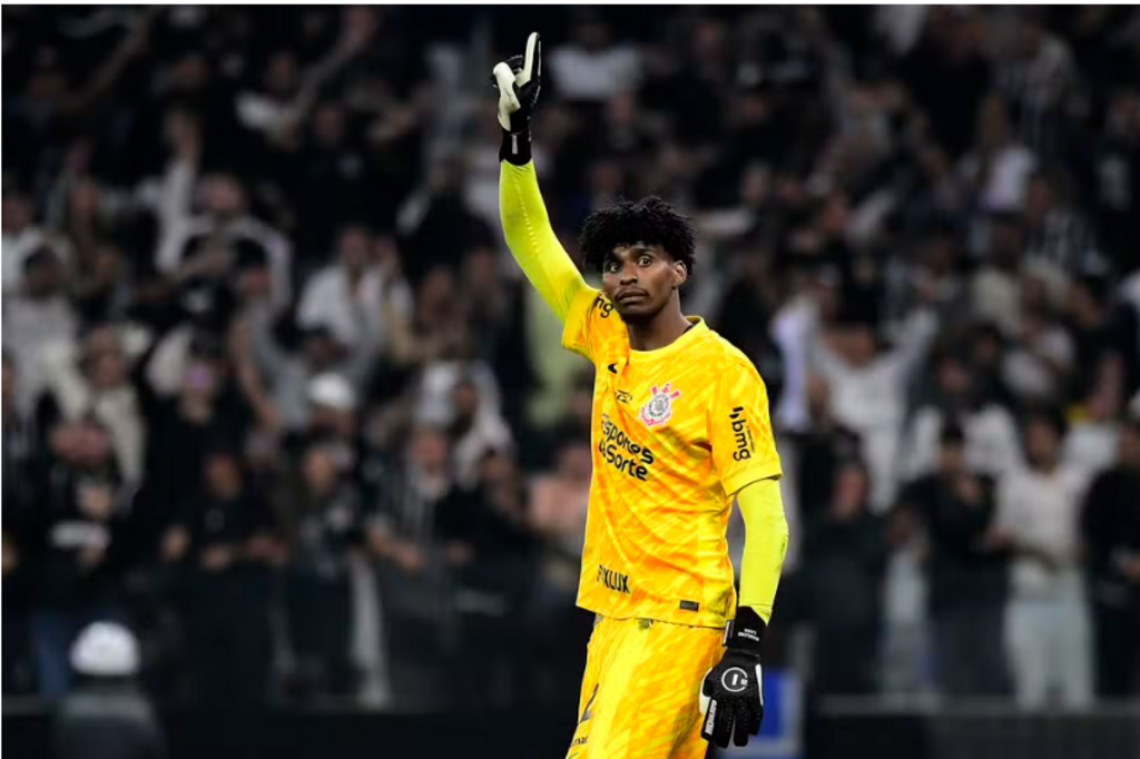 Corinthians diz ao Flamengo que comprará direitos do goleiro Hugo Souza