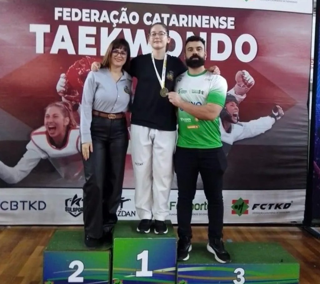 Bianca Ferrarini, de Nova Itaberaba, conquista prata no Taekwondo nos JEBs