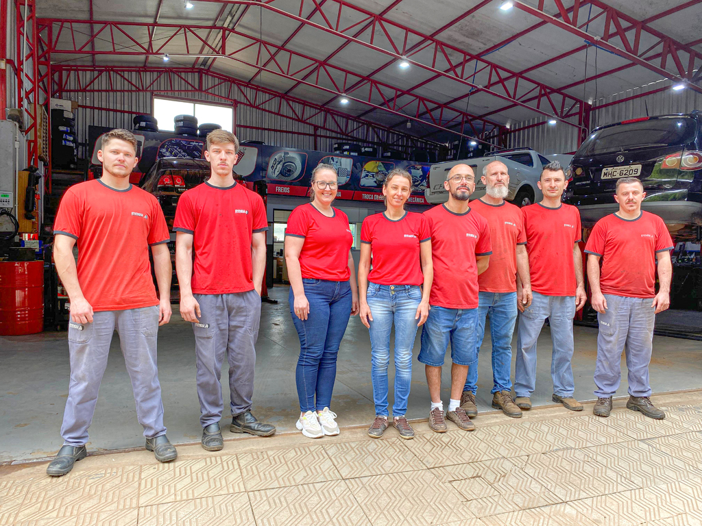 Pneu A Auto Center comemora 15 anos de atividades