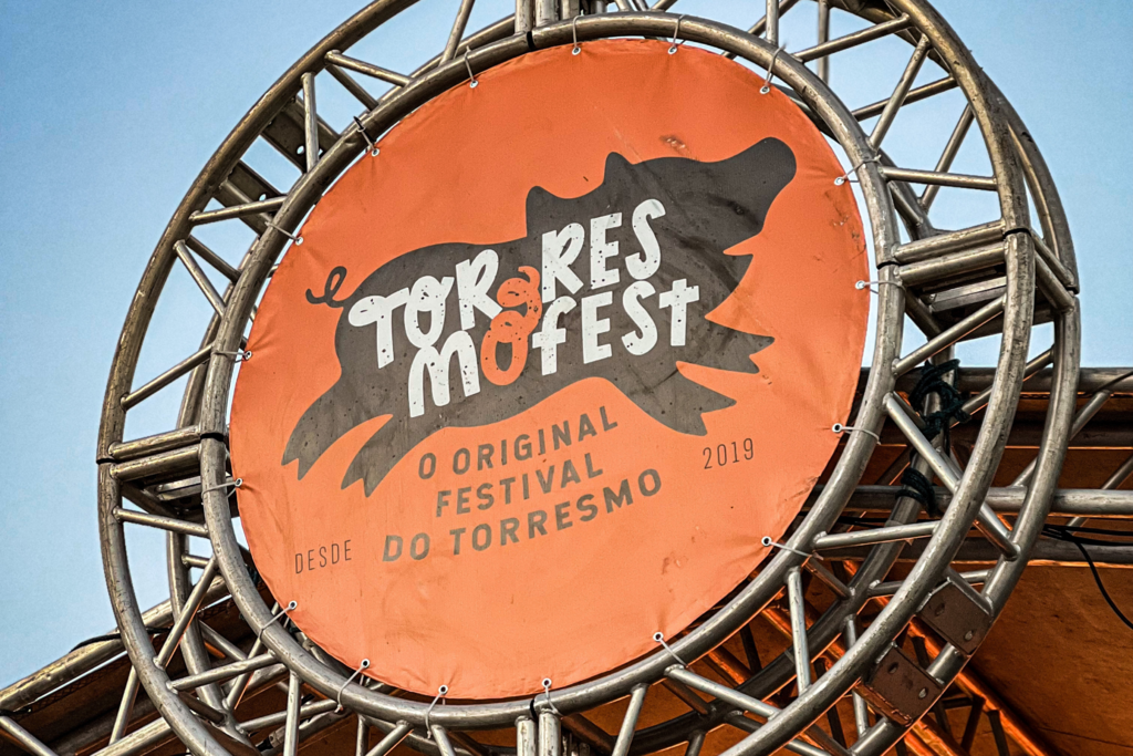 Gastronomia, bebidas, shows e área kids: confira a programação do Torresmofest, que vai até domingo em Santa Maria