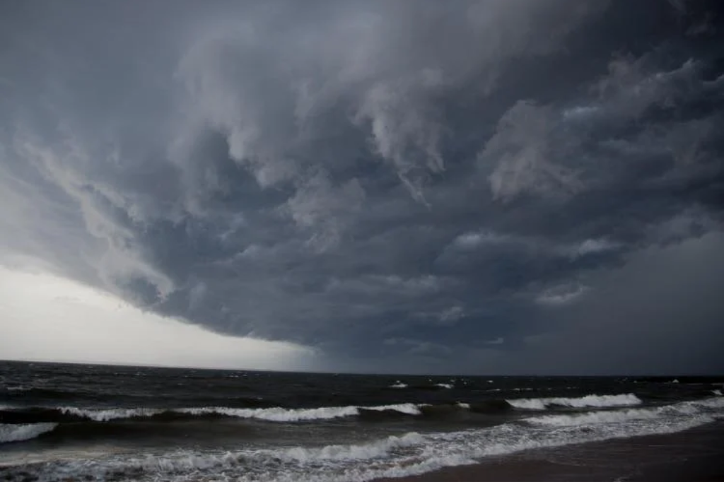 Imagem reprodução - Alerta de ciclone e chuva intensa no Litoral Sul nesta sexta-feira (11)