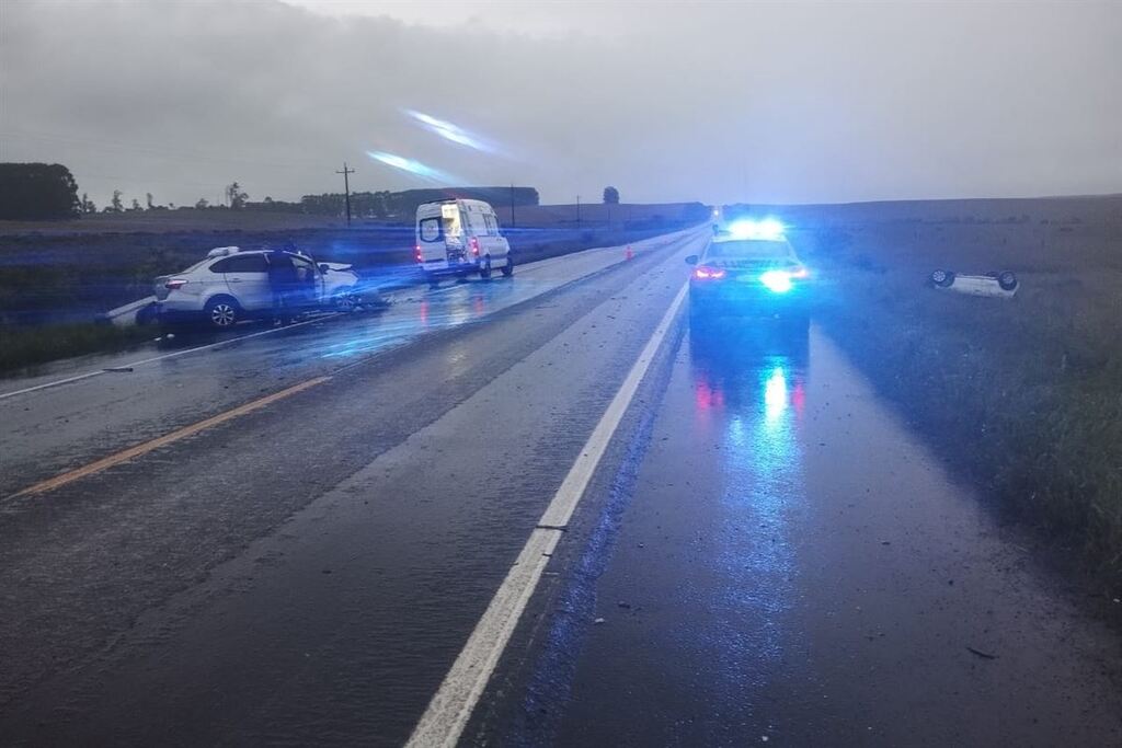 Foto: Polícia Rodoviária Federal - Colisão frontal envolveu um veículo de Bagé e outro de Sapiranga