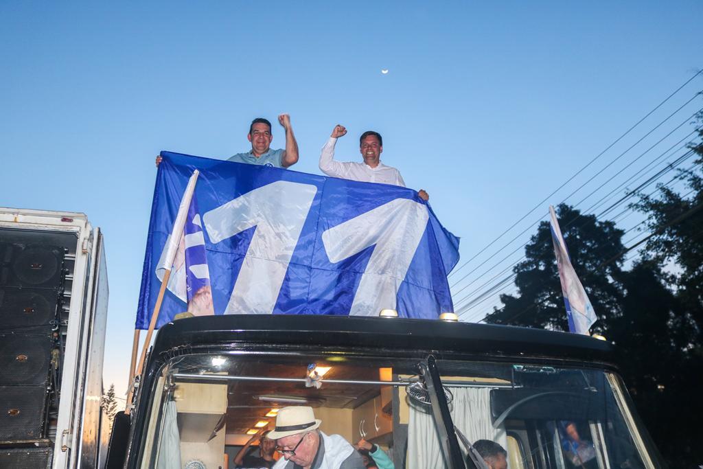 ALEX E ISMAEL E VEREADORES ELEITOS FAZEM A FESTA DA VITÓRIA EM SÃO JOÃO DO SUL