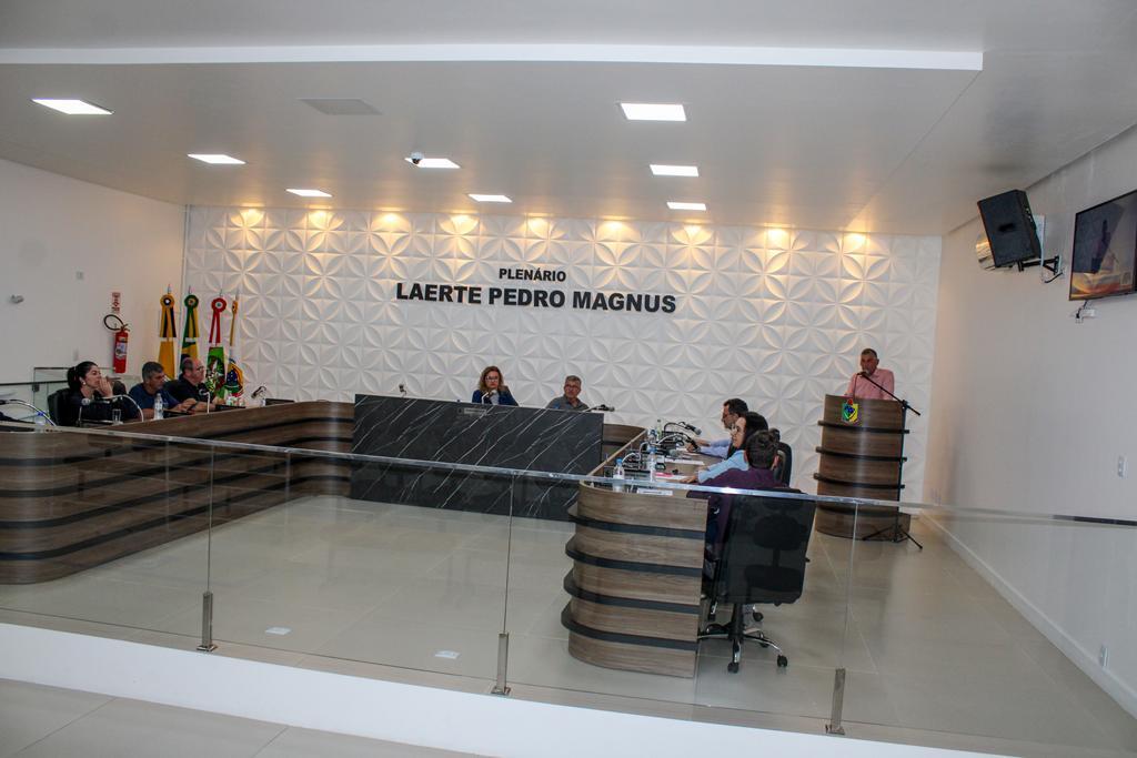 PRIMEIRA SESSÃO DA CÂMARA APÓS AS ELEIÇÕES FOI DE AGRADECIMENTOS E DESABAFOS EM SÃO JOÃO DO SUL