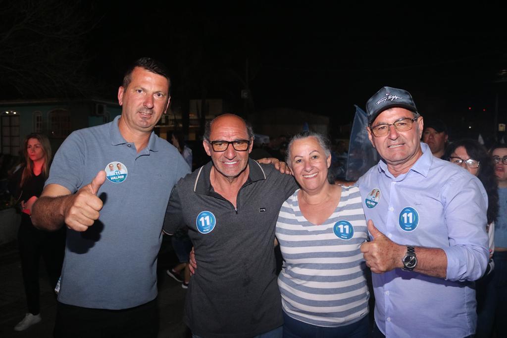 VALMIR E MATEUS COMEMORAM A VITÓRIA NAS ELEIÇÕES EM PASSO DE TORRES
