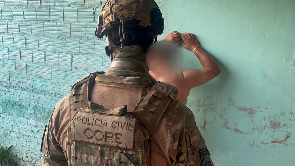 Foto: Rafael Menezes - Mais de 60 policiais cumprem mandados de busca e apreensão e prisão em diversos pontos da cidade