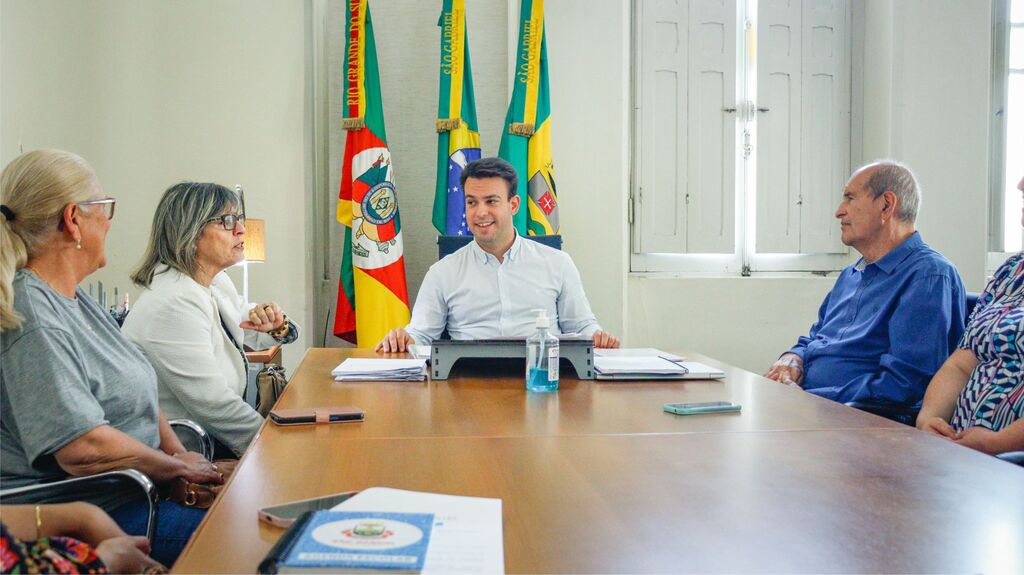 FEIRA MUNICIPAL DO LIVRO: ANA RITA LÉO SERÁ PATRONA E REINALDO DIAS CAPATAZ DO EVENTO.