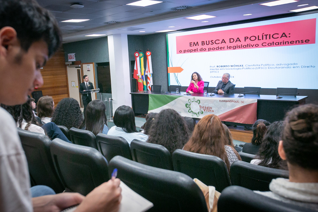 Programa Estágio-Visita recepciona 80 universitários de todas as regiões do estado