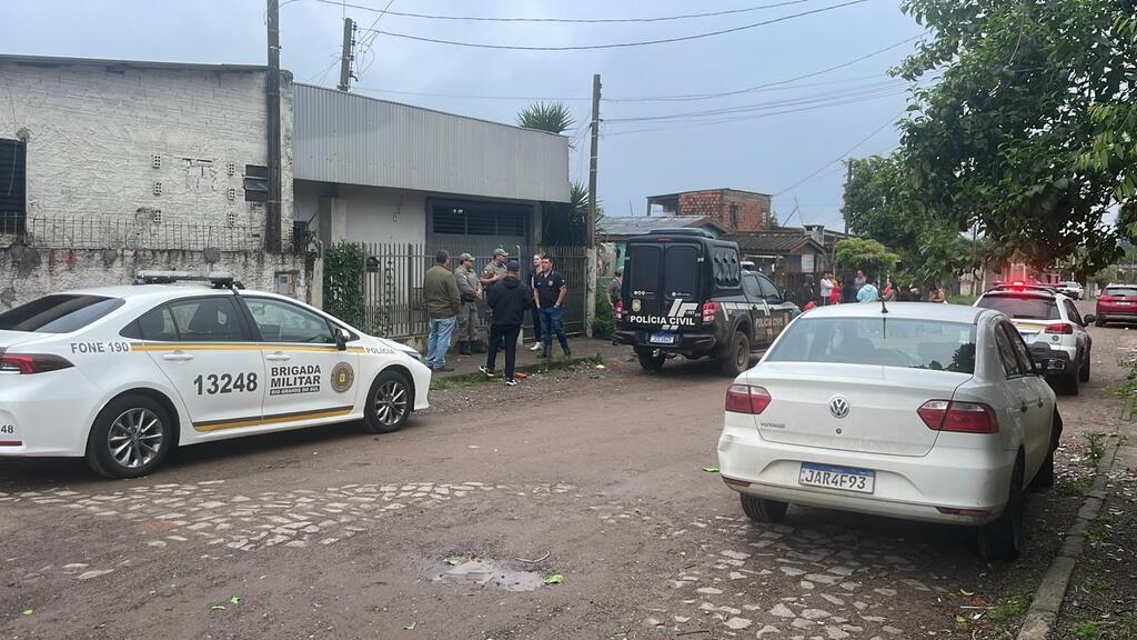 Foto: Gilberto Ferreira - Vítima foi executada dentro de casa por volta das 4h50min desta quarta-feira na Rua Bege, Vila Arco-íris