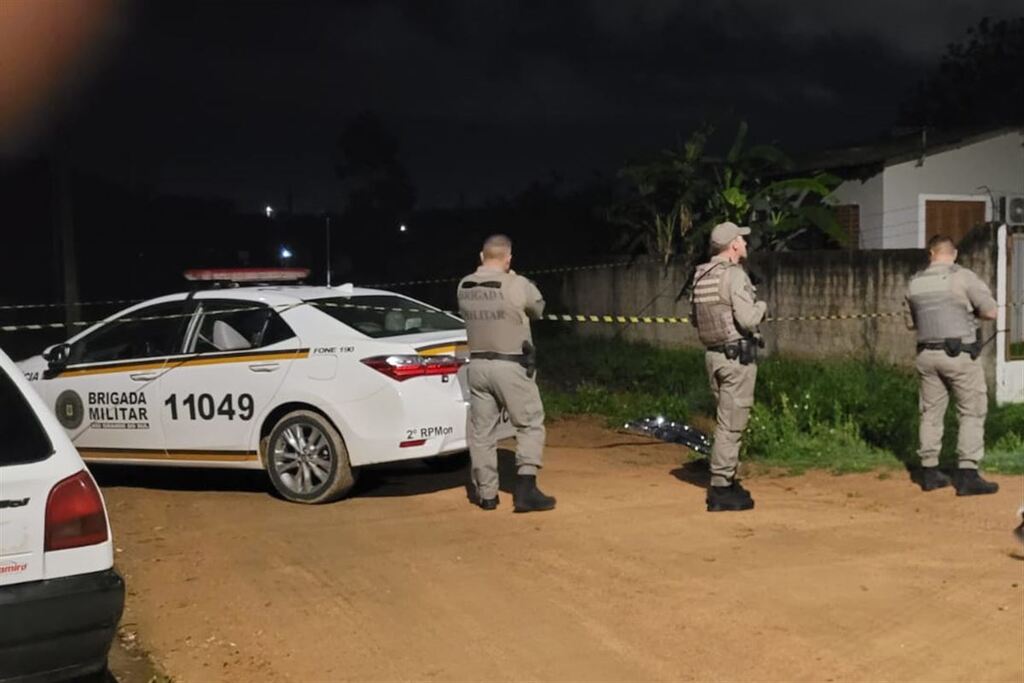 Foto: Uillian Pacheco/UP TV - Fato ocorreu por volta da 0h desta quarta-feira (16), na Rua São Lourenço, no Bairro Elbio Vargas