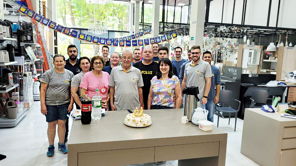 Homenagem a Older Poggere, há 27 anos colaborador da empresa Ouroluz