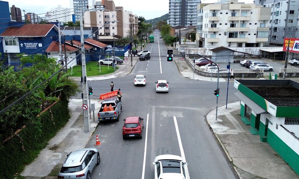 Rua Urussangapassa a ter sentido único