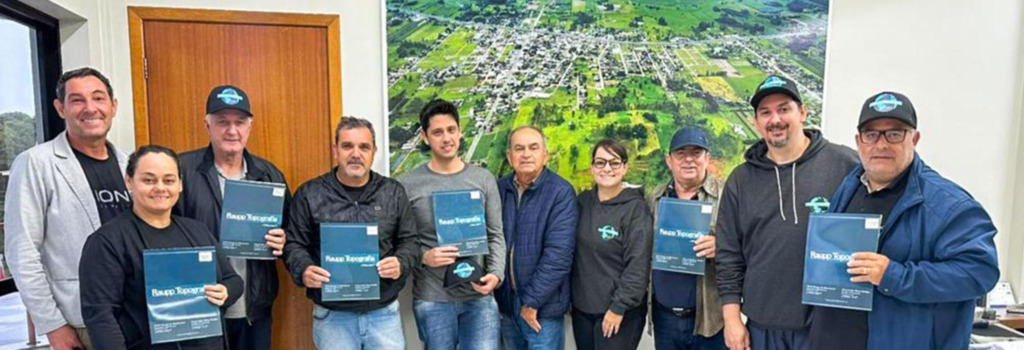 RAUPP TOPOGRAFIA ENTREGA NOVAS  MATRÍCULAS DO REURB EM SANTA ROSA DO SUL