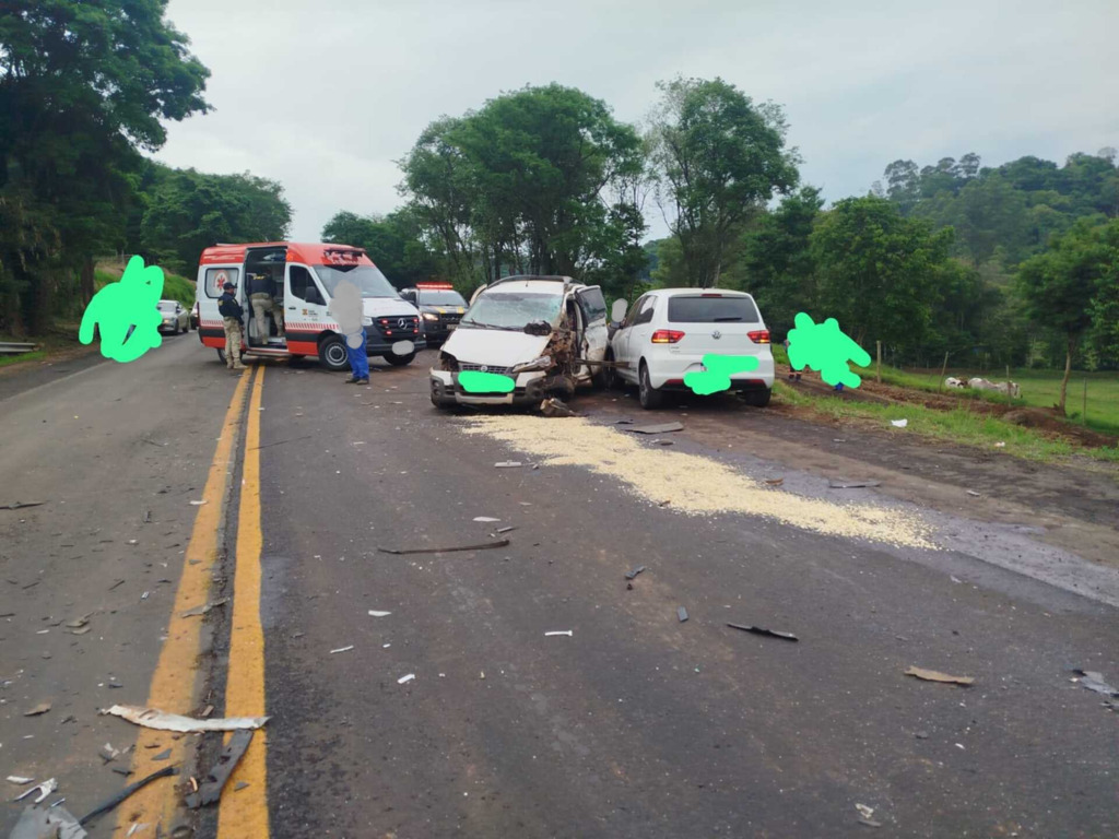 Grave acidente de trânsito entre veículos, caminhão e motocicleta deixa vítima fatal