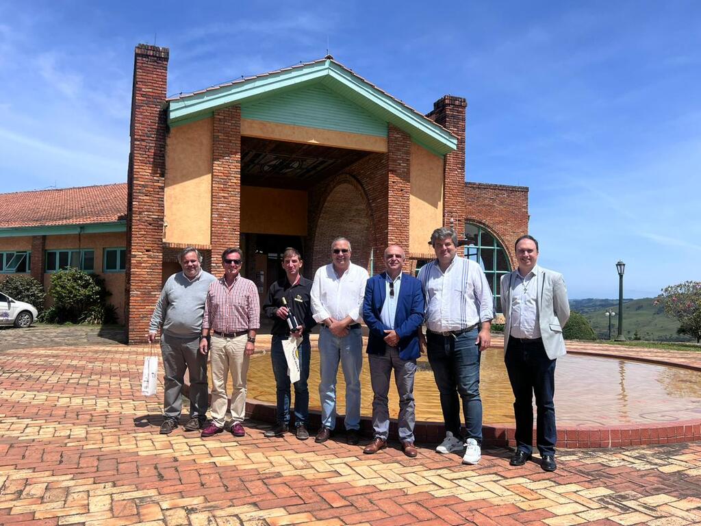 Empresários portugueses do mundo do vinho e do azeite de oliva visitam Villa Francioni