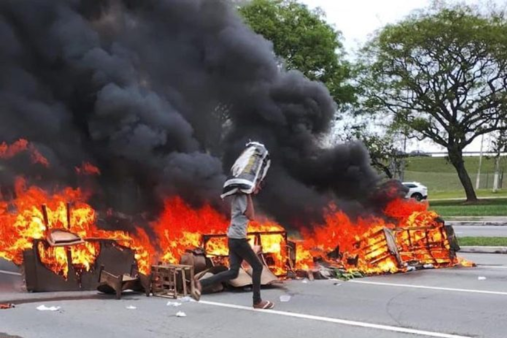 Imagem reprodução Redes Sociais - Forças de Segurança atua contra atos de vandalismo na Grande Florianópolis