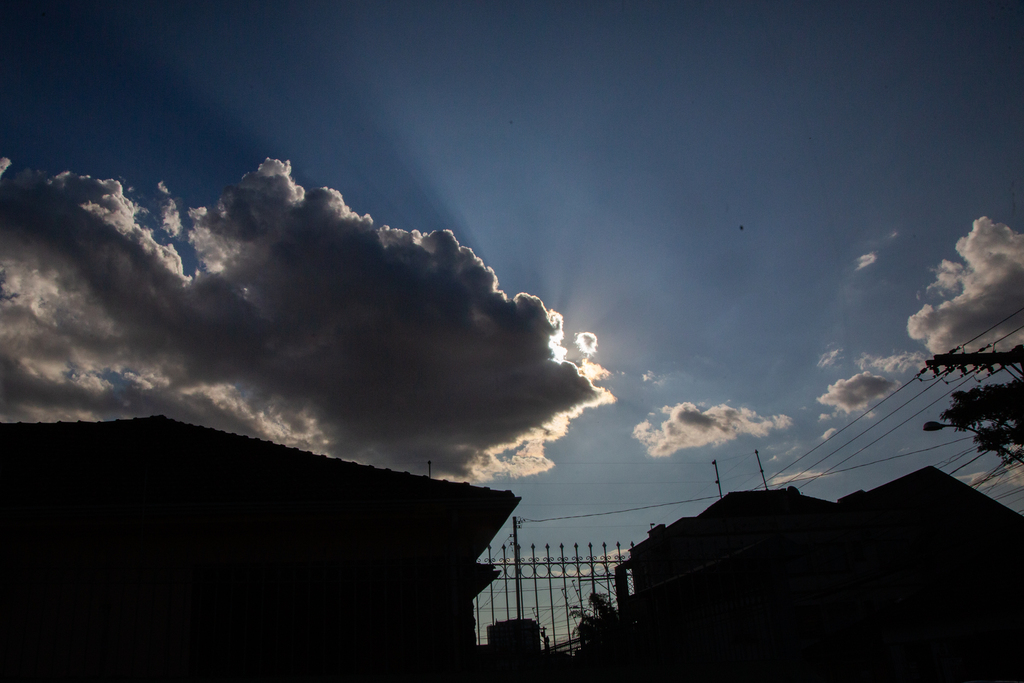 Quarta pode ter pancadas de chuva e máxima acima dos 30°C; quinta tem previsão de chuva expressiva