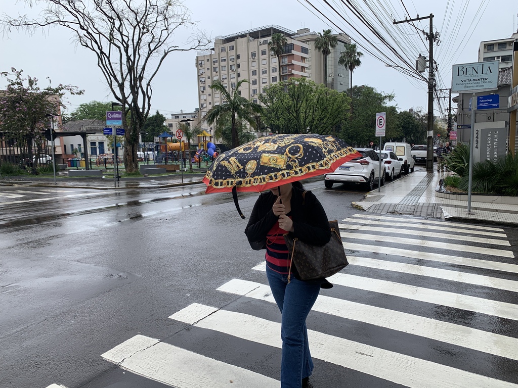 Defesa Civil emite alerta e instabilidade deve seguir nesta quinta-feira na Região Central