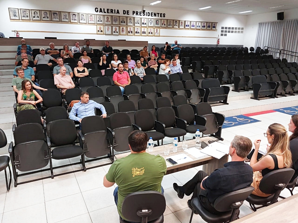 Comunidade, vereadores e Poder Executivo debatem projeto de concessão do transporte coletivo