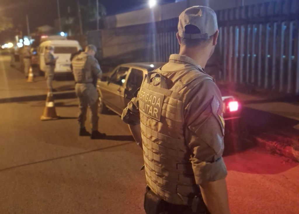 Foto: Brigada Militar (Divulgação) - Na noite de terça-feira, policiais abordaram veículos e motoristas