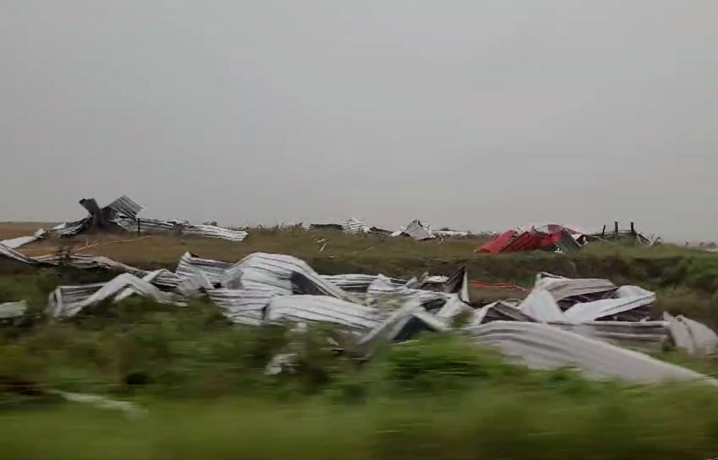 VÍDEO: Depósito é destruído pelo vento em Cacequi; rajadas chegaram a 75 km/h