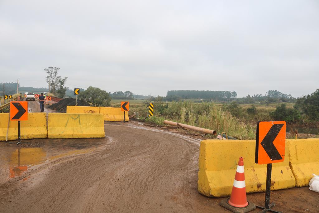 RODOVIA DE POÇO NEGRO EM SÃO JOÃO DO SUL RECEBE MANUTENÇÃO