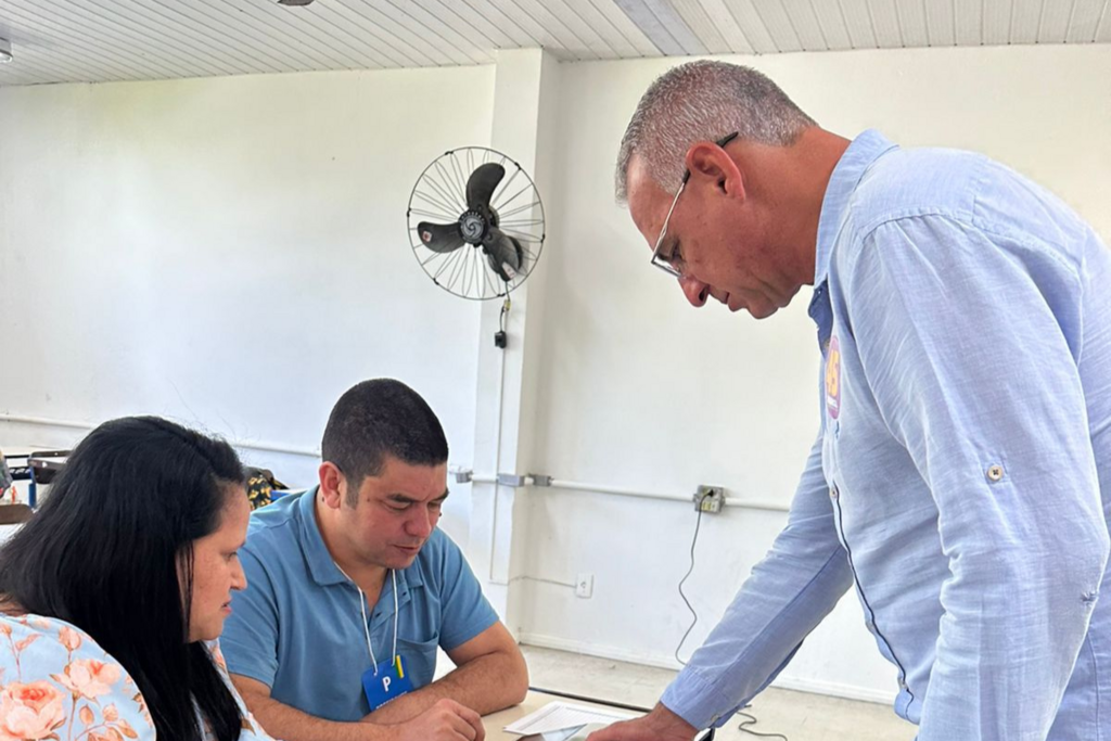 Prefeito Jorge Pozzobom vota na manhã deste domingo