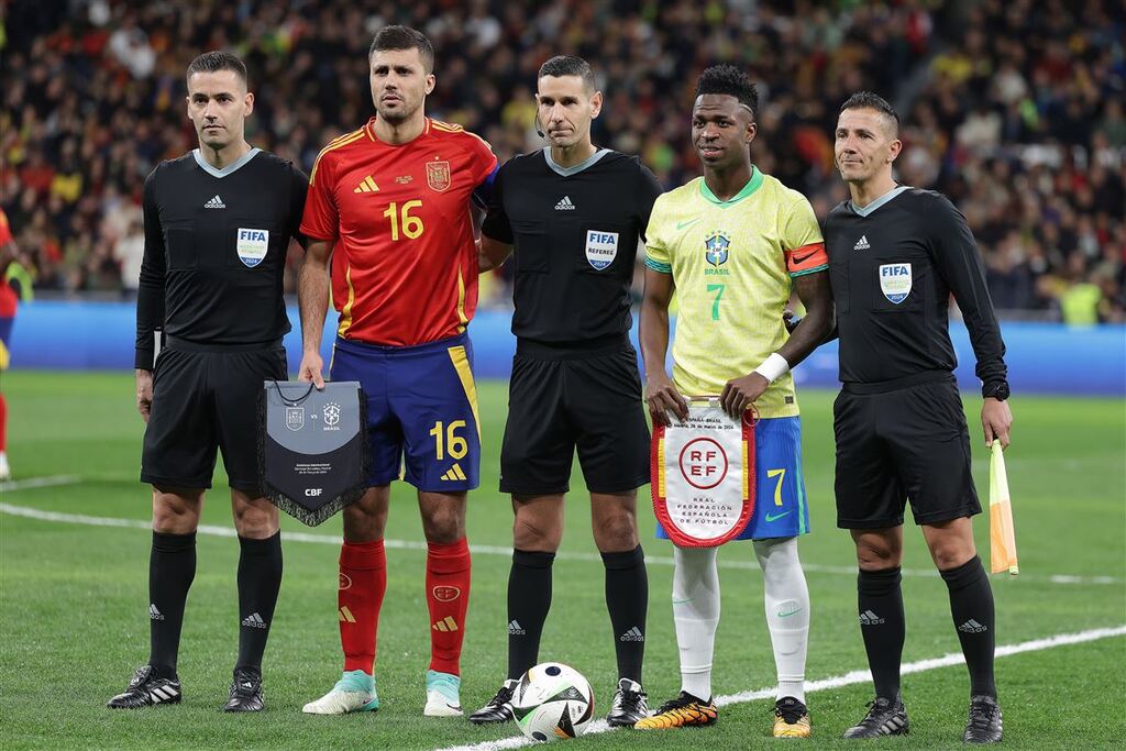 Meio-campista Rodri é o vencedor da Bola de Ouro