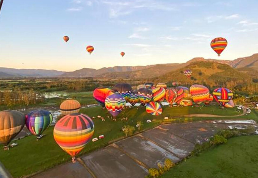 CAPITAL DOS CANYONS VOA ALTO COM MAIS  DE 650 PASSAGEIROS EM BALÕES
