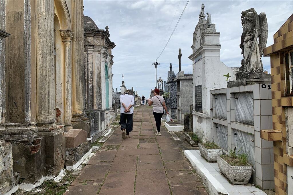 Dia de Finados é marcado por emoção e homenagens em Santa Maria