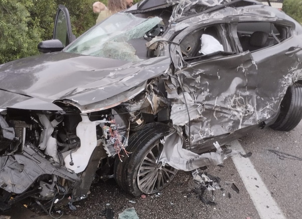 título imagem Motorista morre ao colidir carro contra carreta na BR-392