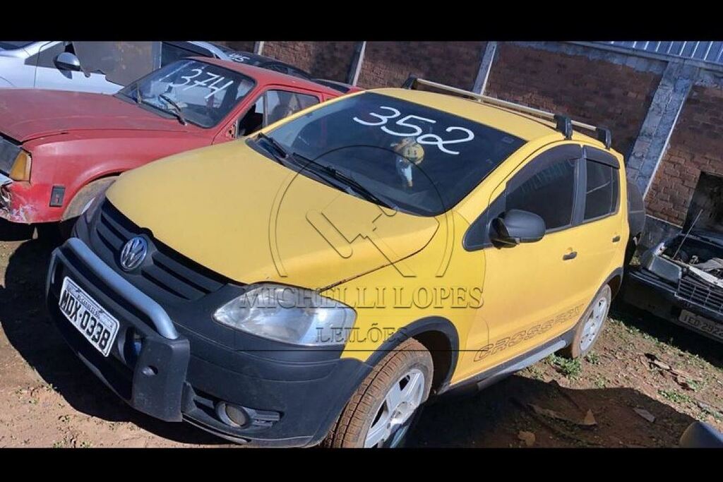 DetranRS/Divulgação - Entre os veículos que vão a leilão, está um VW/Crossfox 2005/2006, com lance mínimo de R$ 9.900