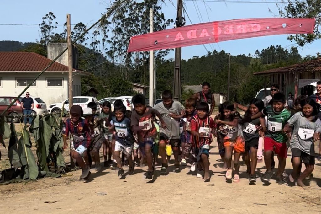  - Ao final da competição, todos os competidores foram premiados com medalhas de participação - Foto: divulgação