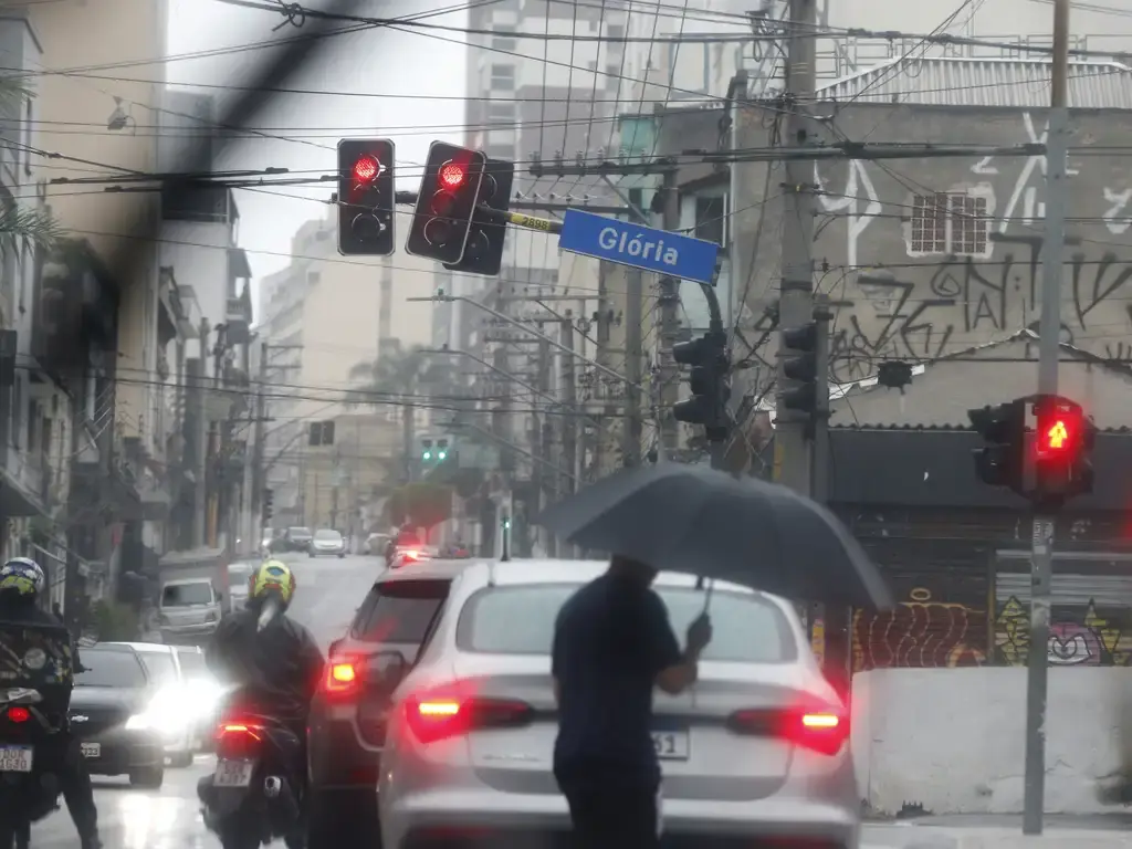 Semana começa com chuva e temperaturas agradáveis em Santa Catarina