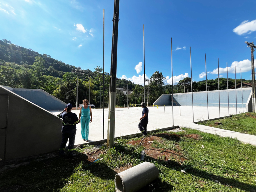 Prefeita em exercício de Capinzal acompanha os trabalhos de revitalização da Área de Lazer