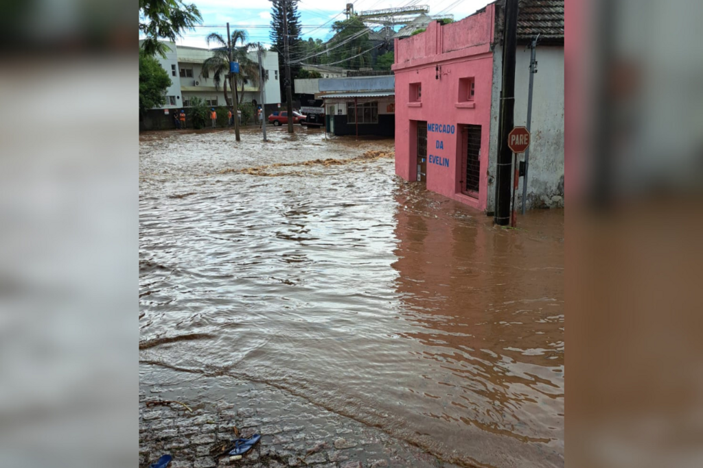 Cerca de 50 casas ficam alagadas com alto volume de chuva em São Sepé