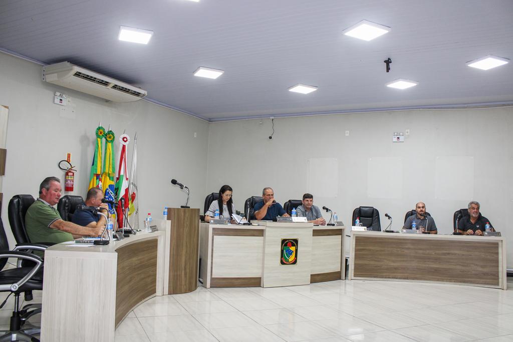 VICE-PRESIDENTE ALTEMIR BORTOLIN DE JESUS (NEGO) PRESIDE A SESSÃO DA CÂMARA DE PRAIA GRANDE