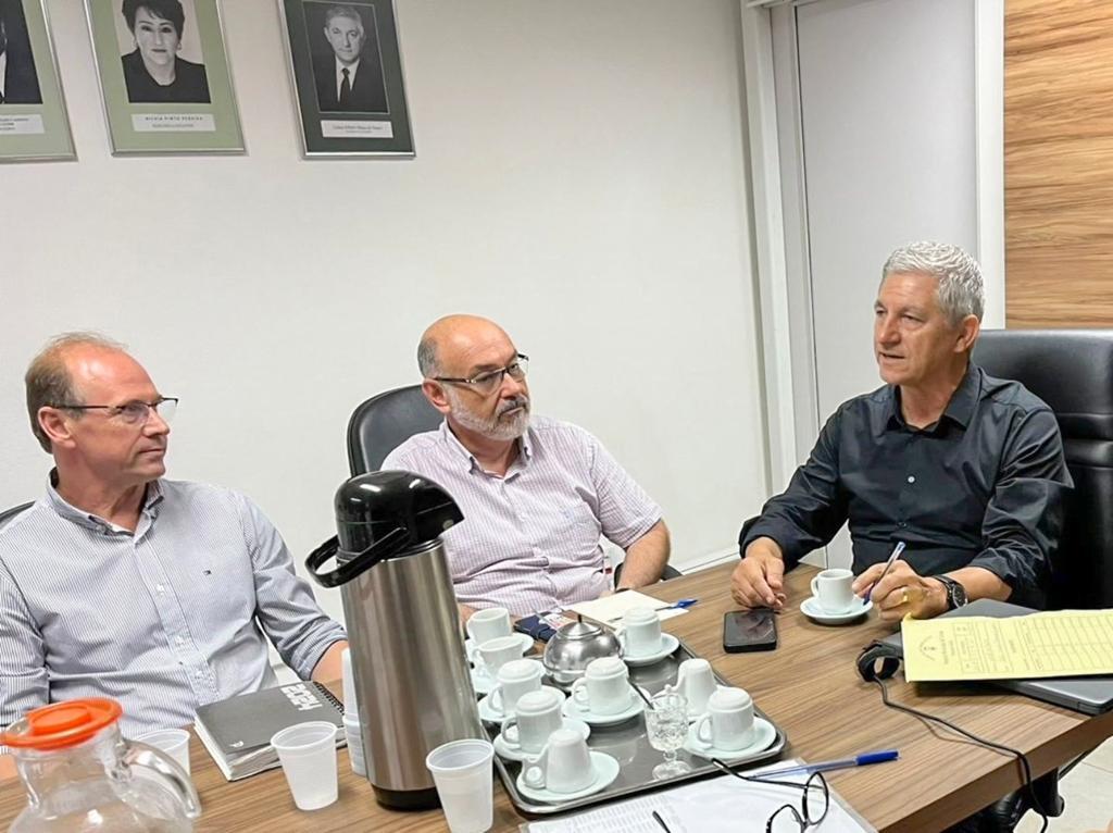 PREFEITO ELEITO DE TORRES, DELCI DIMER VISITA ENTIDADES