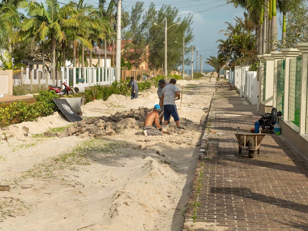 AVANÇA A OBRA DE DRENAGEM E RECUPERAÇÃO  DE RUAS EM BELLATORRES