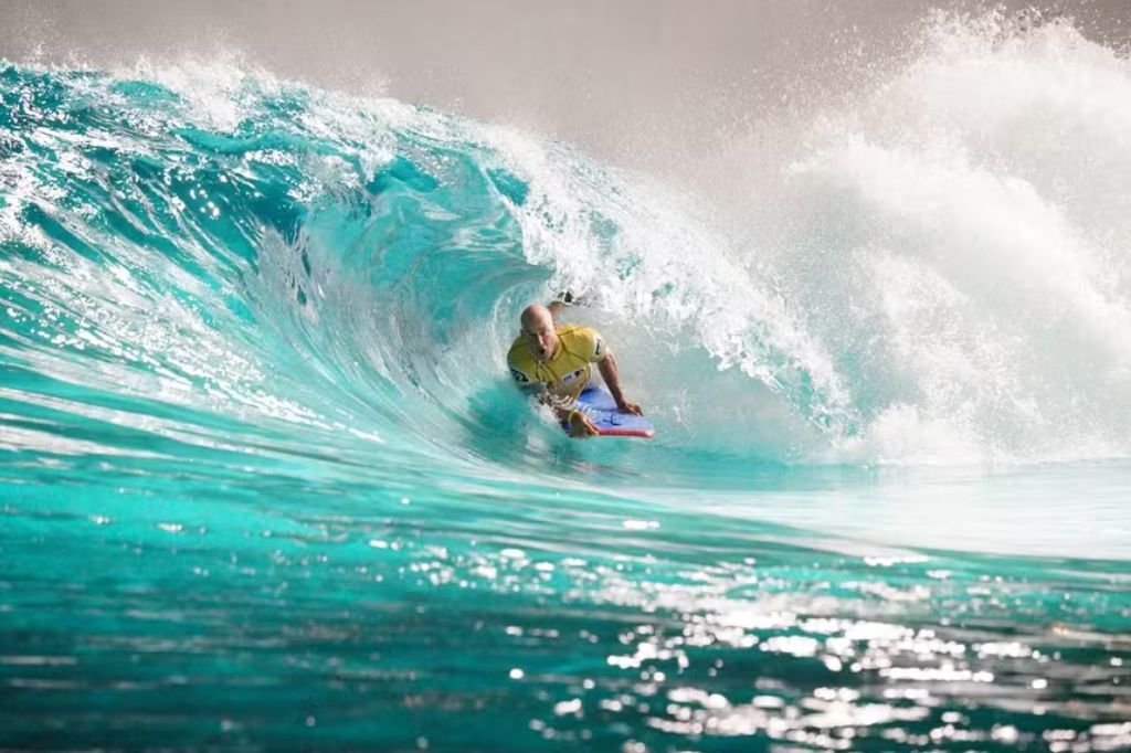  - Mike Stewart surfou nas ondas artificiais da Surfland, em Garopaba — Foto: Fábio Aquino